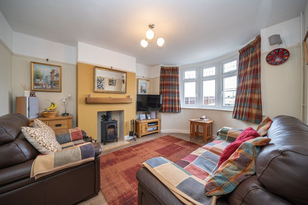 Property photo 2 of 21