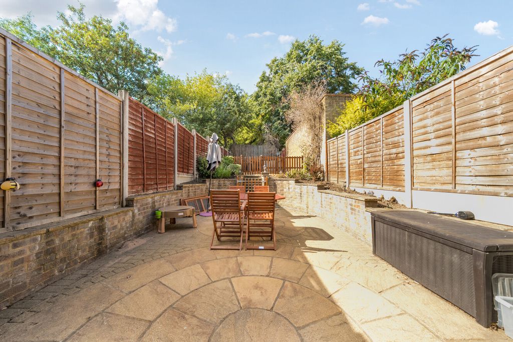 Property photo 2 of 20 1502567-11-6A7B18...