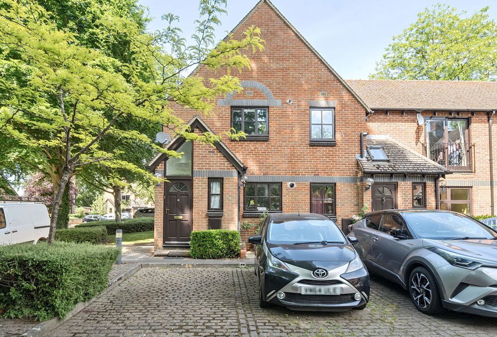 Property photo 1 of 8 1288669-32-682c81...