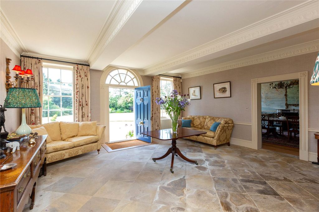 Property photo 3 of 22 Entrance Reception