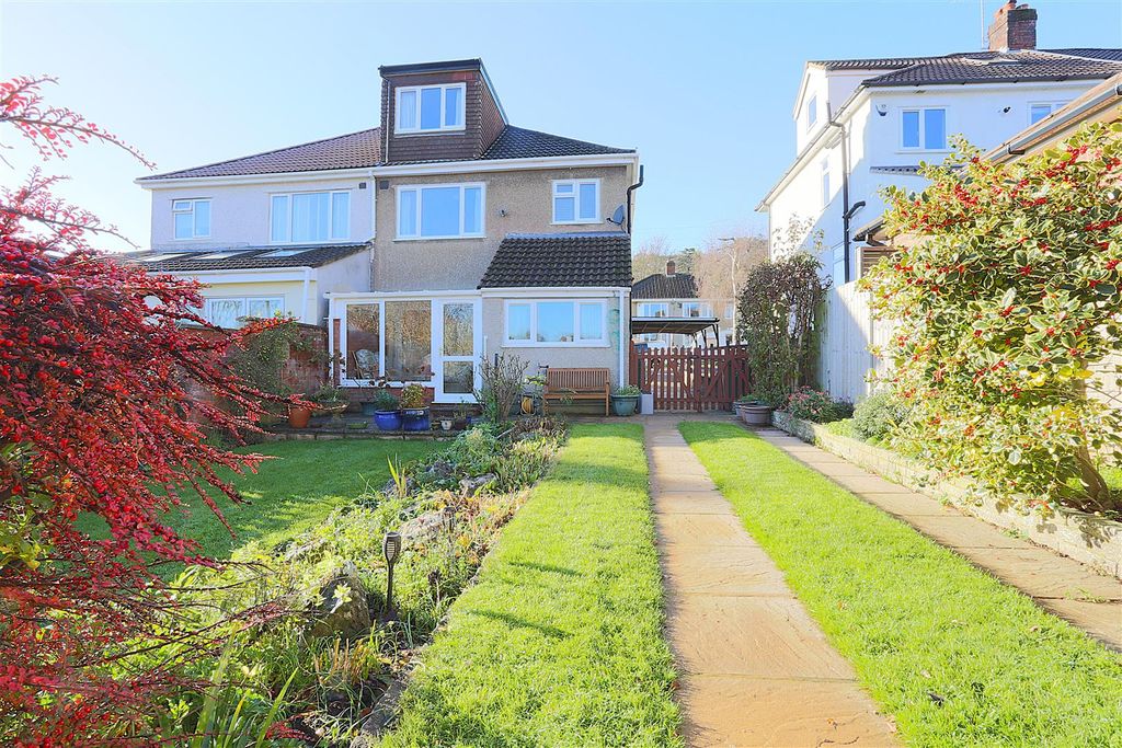 Property photo 2 of 20