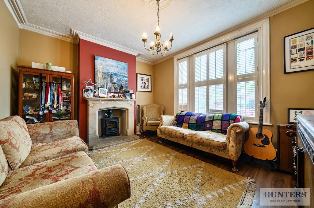 Property photo 2 of 19 Lounge