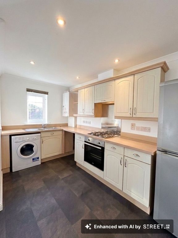 Property photo 2 of 6 Kitchen