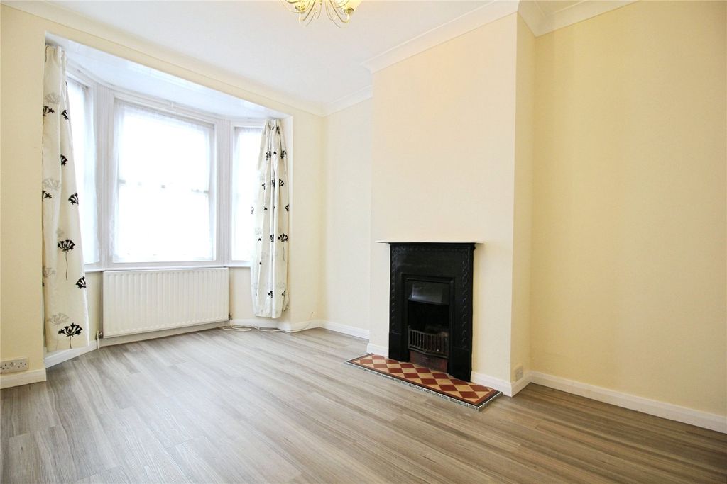 Property photo 2 of 8 Picture No. 05