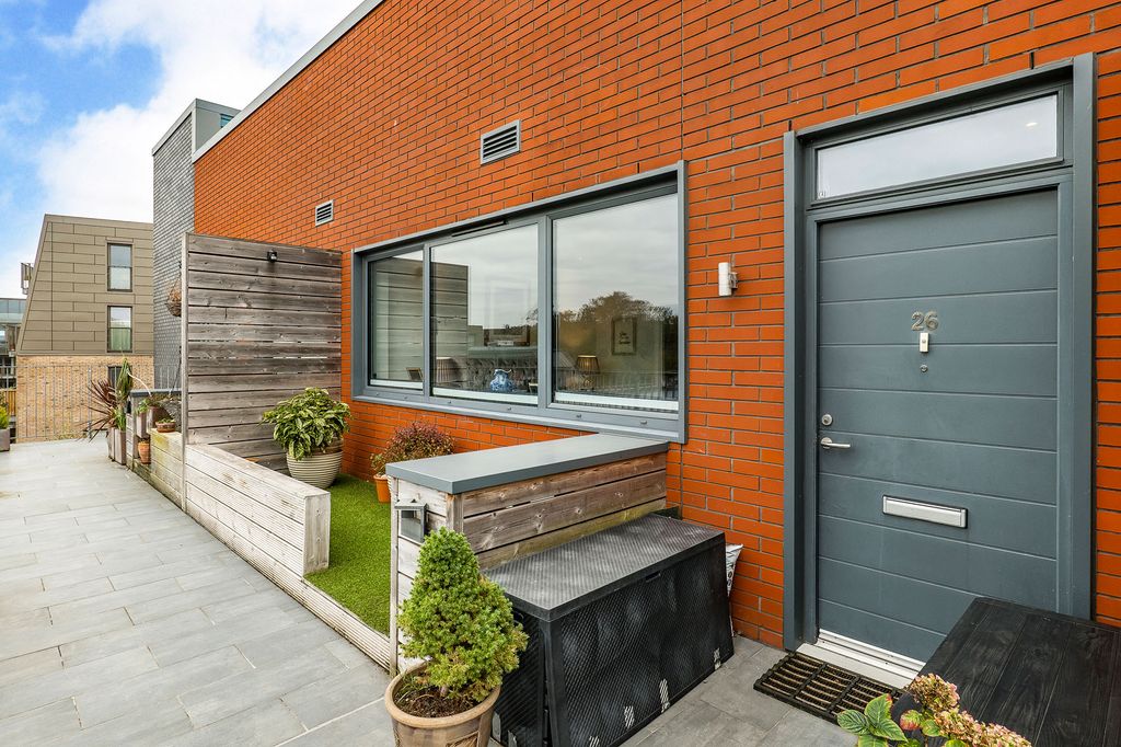 Property photo 2 of 23