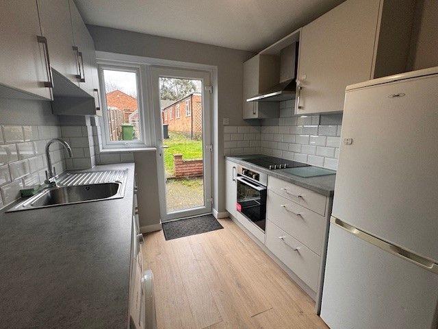 Property photo 2 of 10 Kitchen