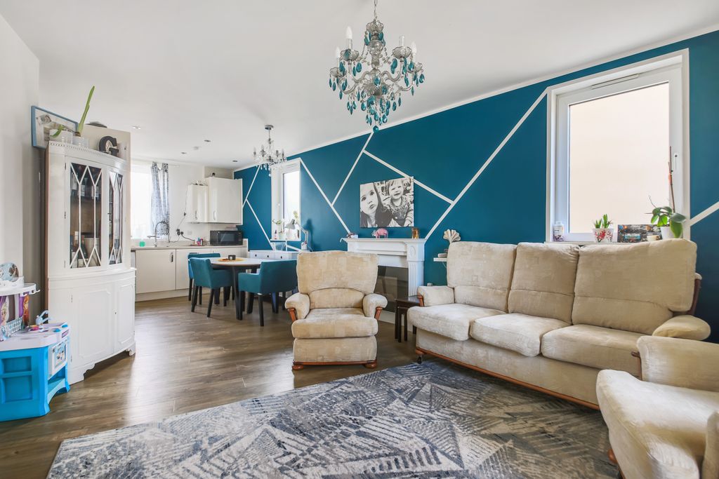 Property photo 3 of 11 Img6506