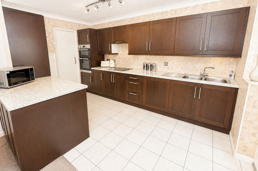 Property photo 3 of 16 Photo 8