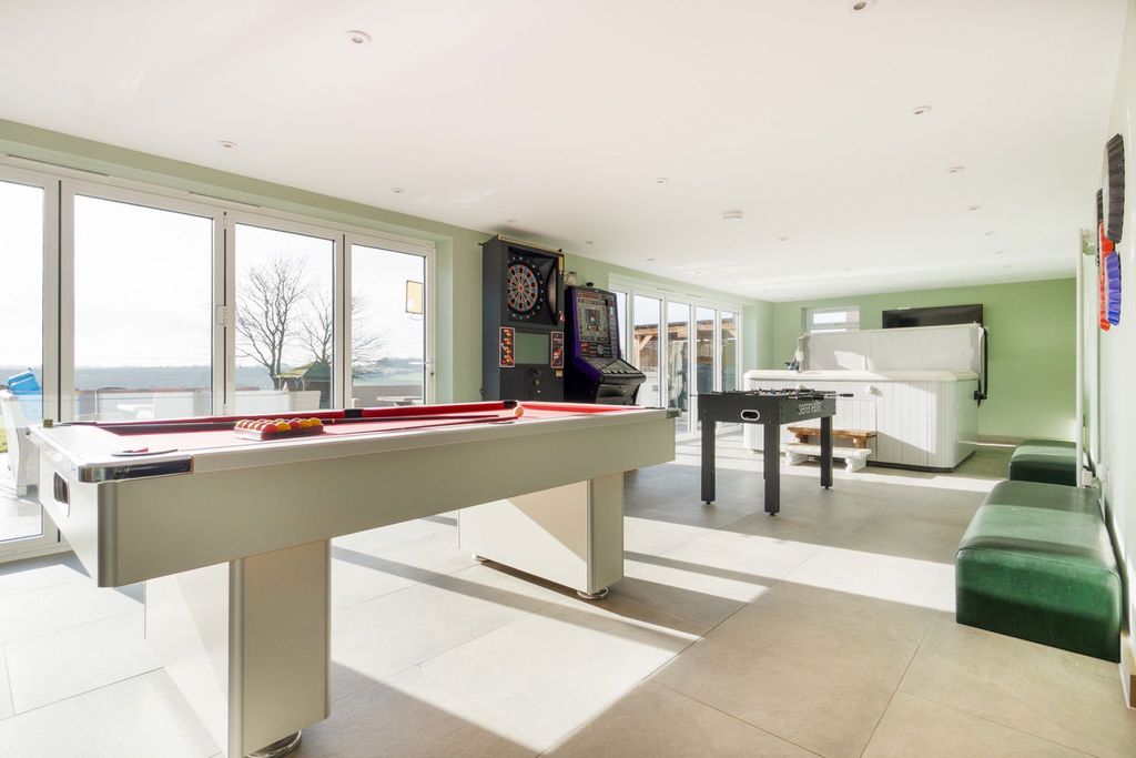 Property photo 3 of 22