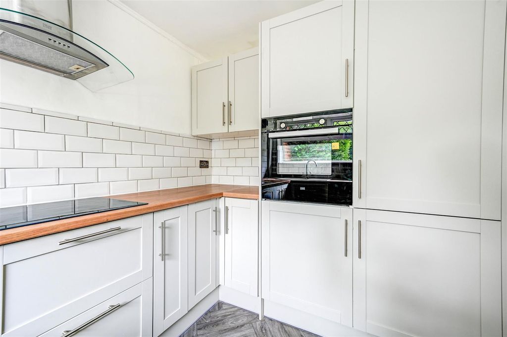 Property photo 3 of 16 Kitchen 2.Jpg