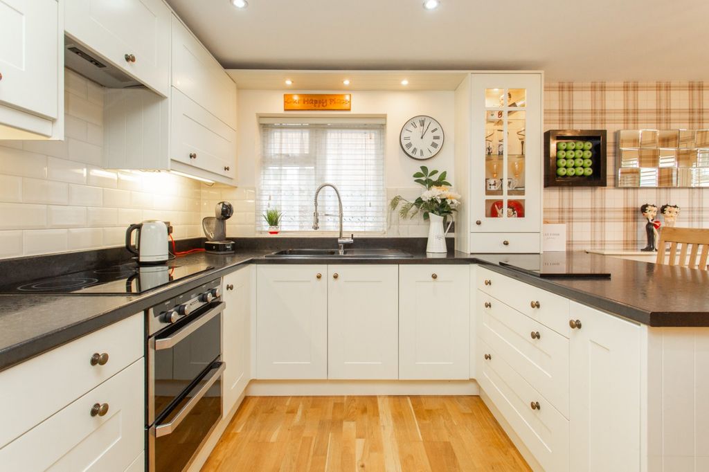 Property photo 3 of 16 Picture 3