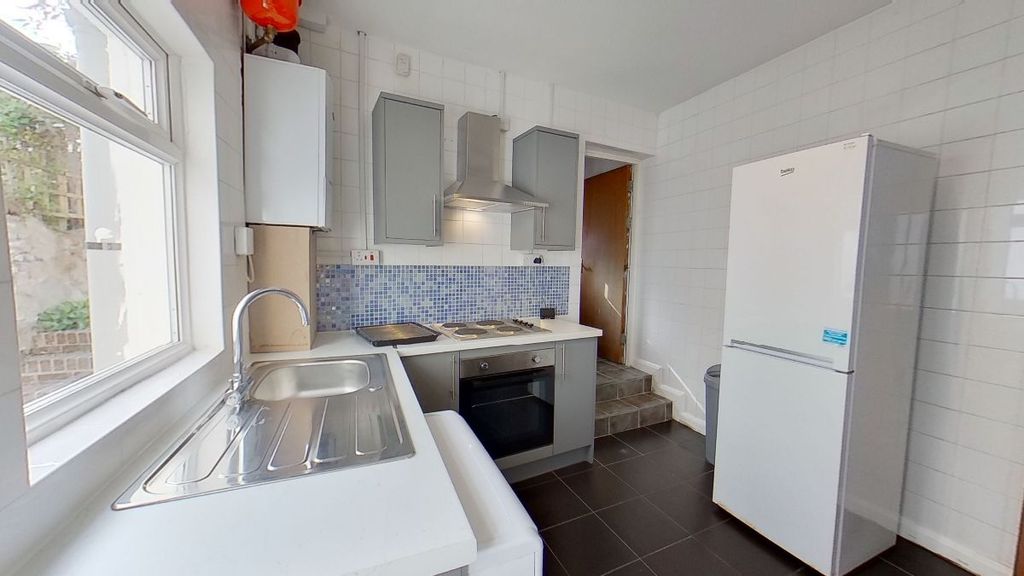 Property photo 3 of 28