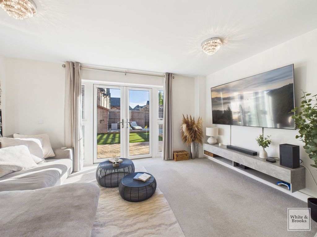 Property photo 2 of 21 Living Room