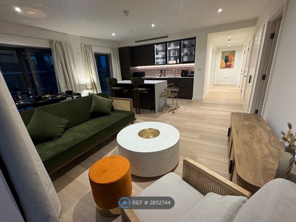 Property photo 3 of 34 Living Room