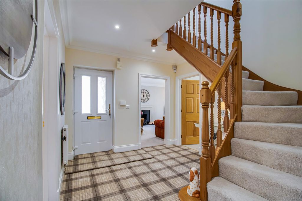 Property photo 2 of 24