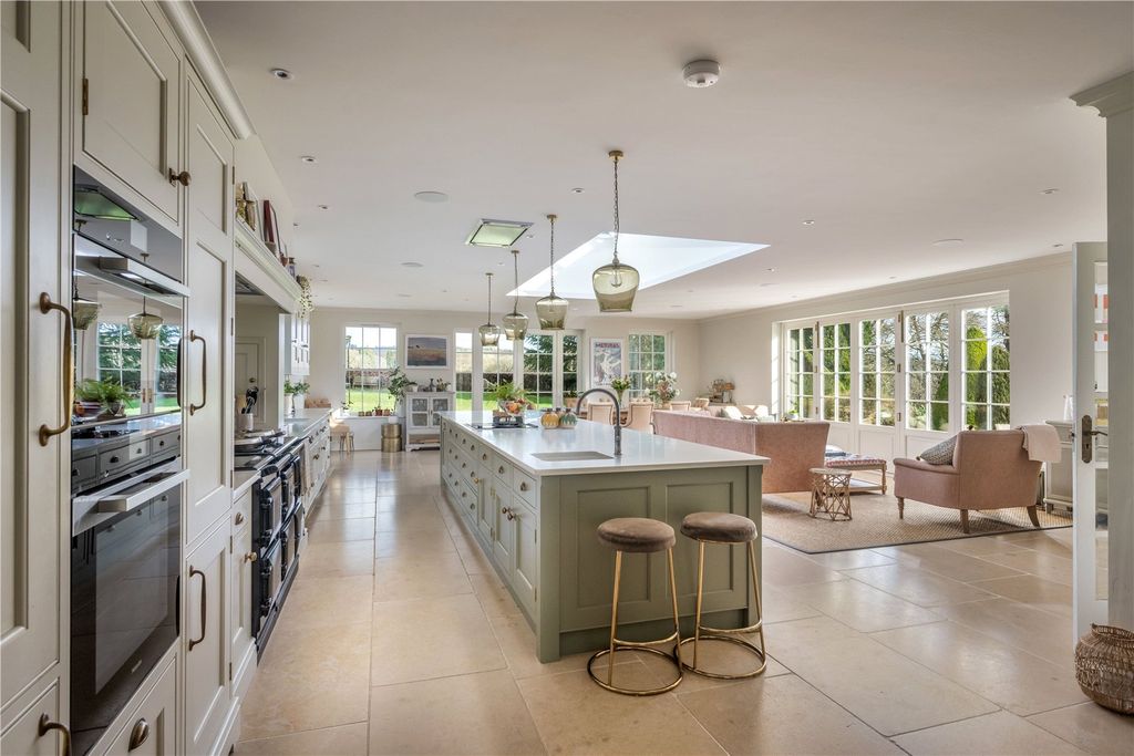 Property photo 3 of 40 House. Partnership