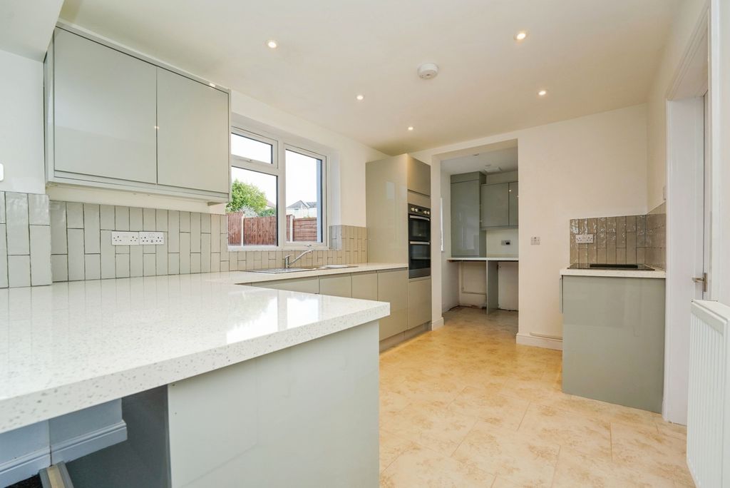 Property photo 2 of 19 Kitchen