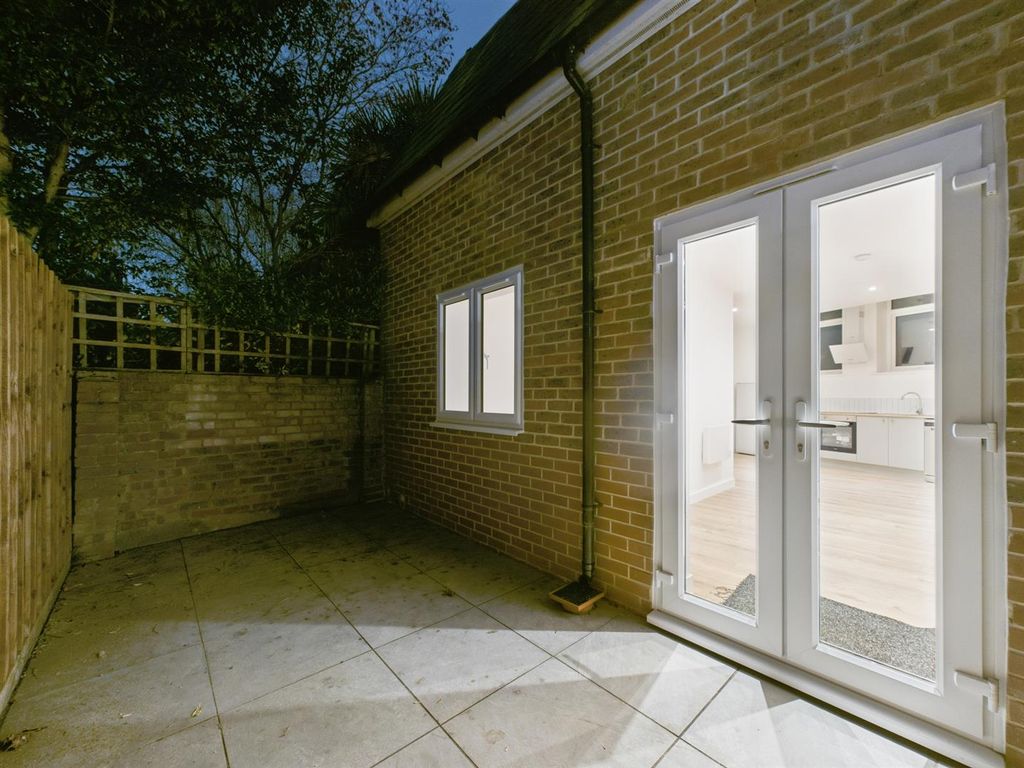 Property photo 2 of 6 Cam04237G0-Pr0246-Still005.Jpg