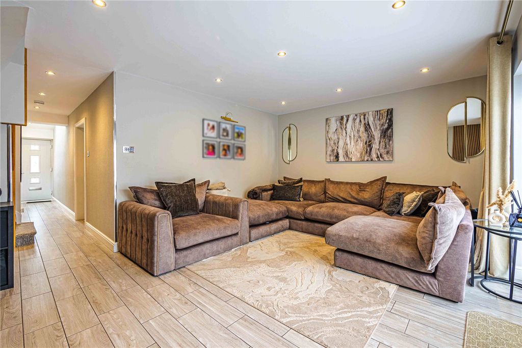 Property photo 2 of 27 Picture No. 28