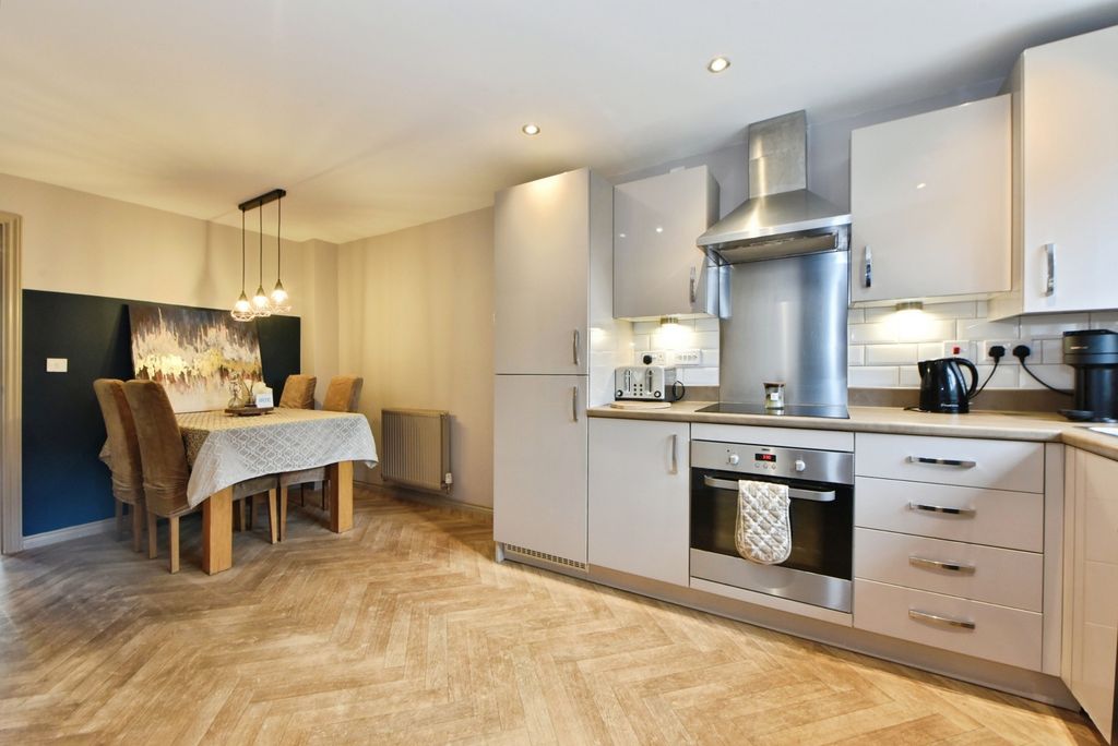Property photo 2 of 14 Kitchen Diner