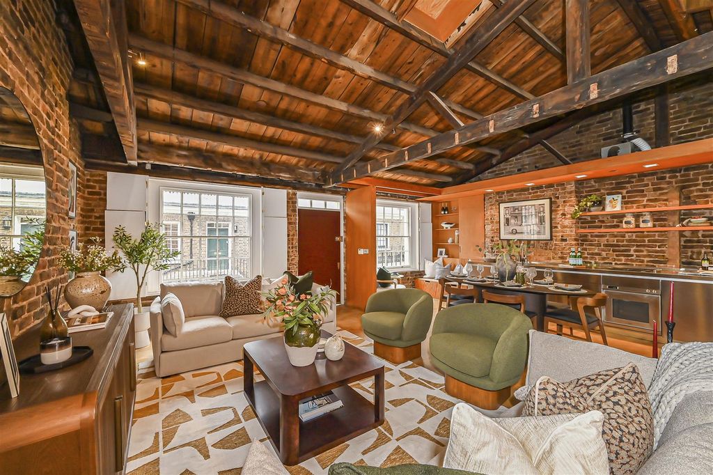Property photo 2 of 16 3-Holland-Park-Mews07.Jpg