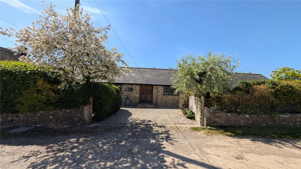 Property photo 2 of 37 Picture No. 60