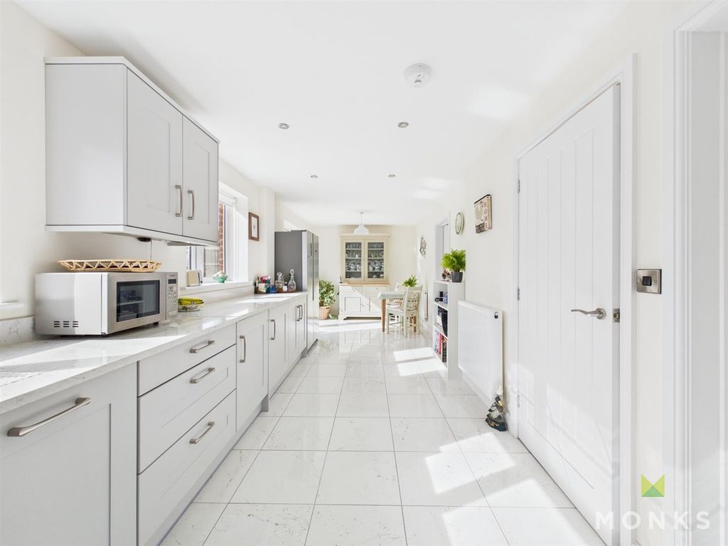 Property photo 3 of 21 Cam01420G0-Pr0600-Still010.Jpg