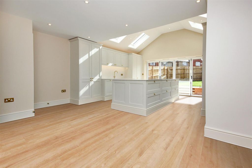 Property photo 2 of 16 Kitchen Family Room