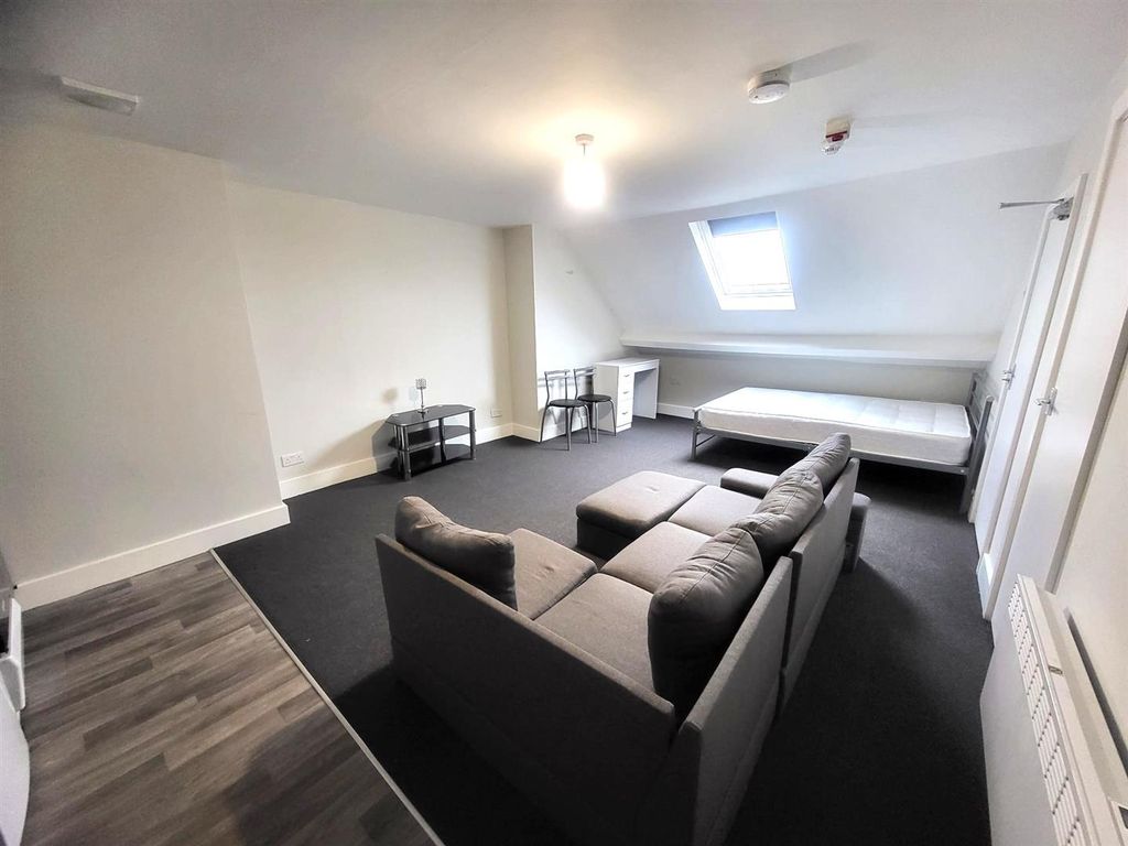 Property photo 3 of 7 Studio Pic 2