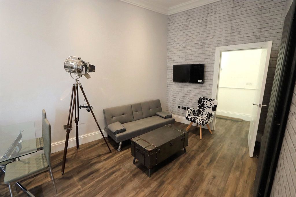 Property photo 2 of 7 Lounge