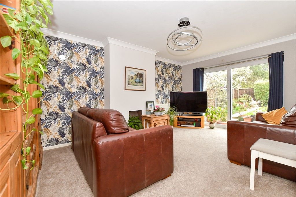 Property photo 3 of 14 Lounge