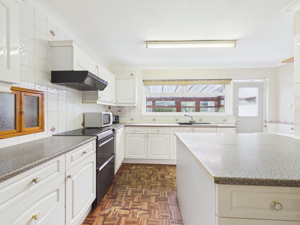 Property photo 2 of 12 Kitchen