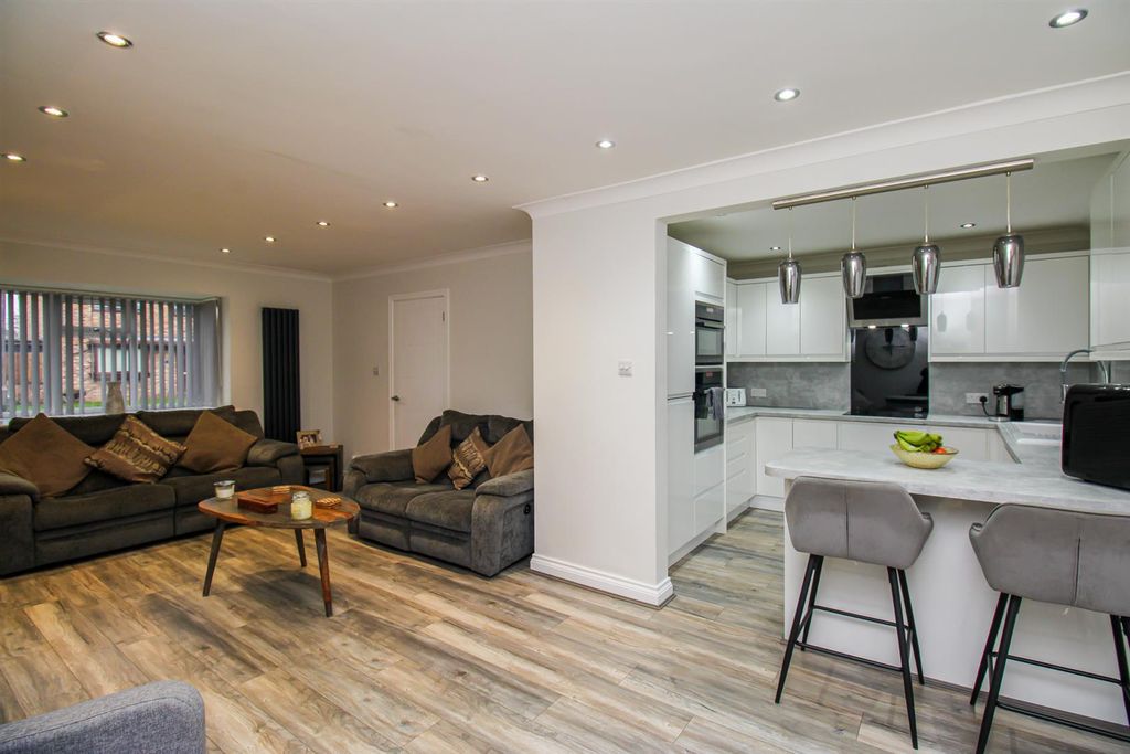 Property photo 1 of 15 Lounge Dining Room