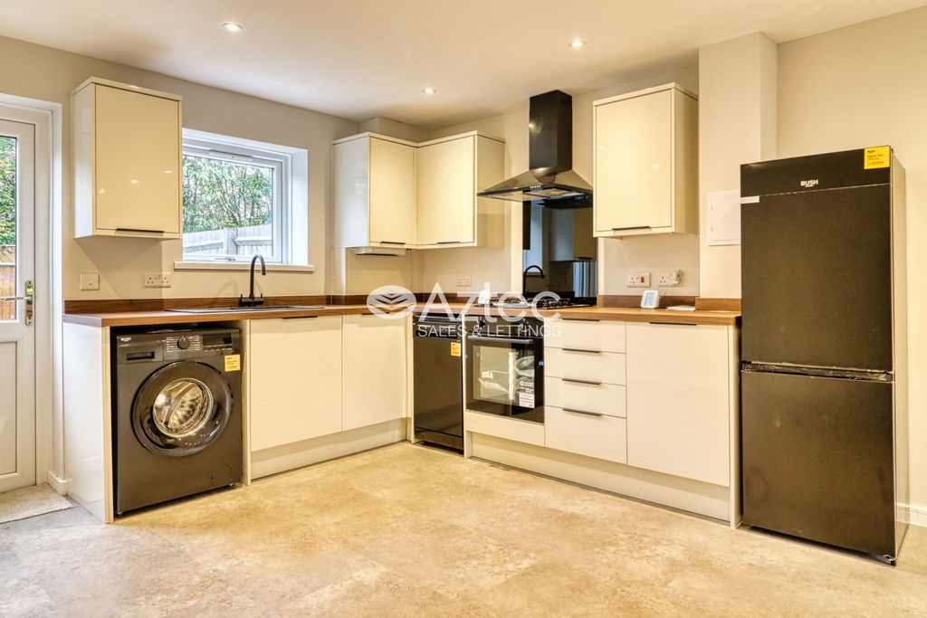 Property photo 3 of 9 Kitchen Area