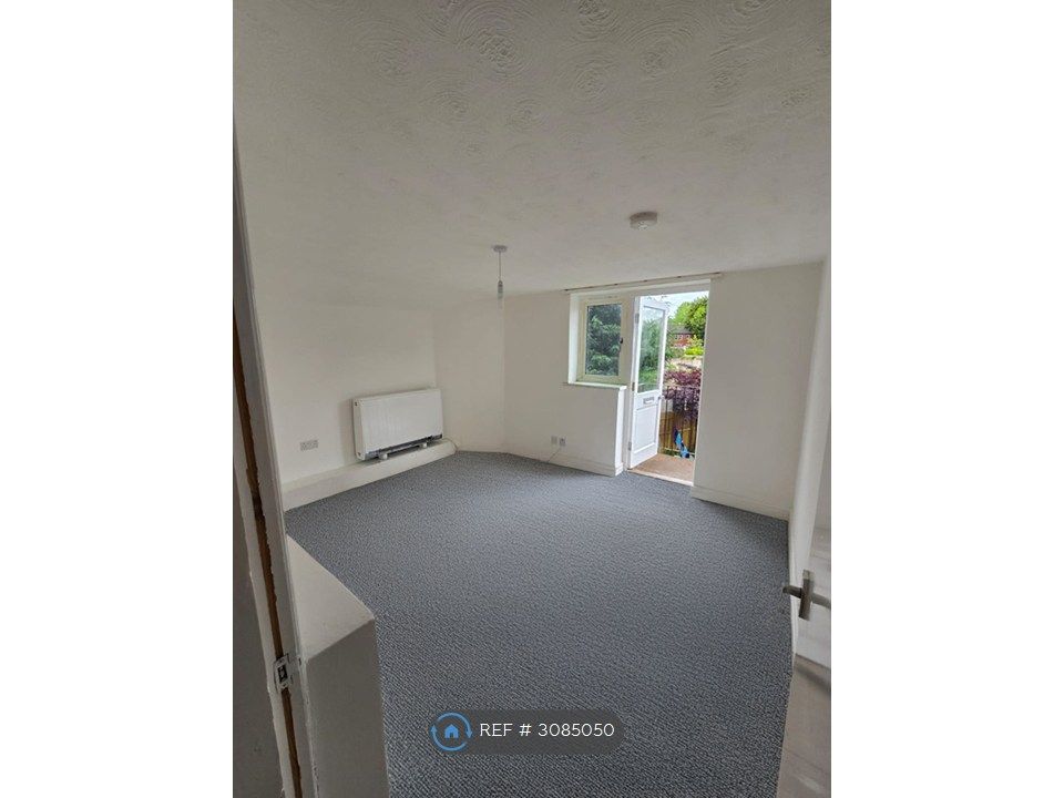 Property photo 2 of 4 Bedroom