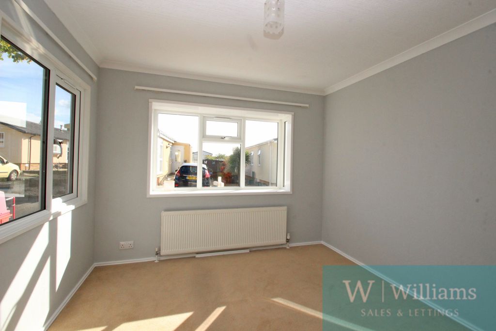 Property photo 2 of 10 Lounge