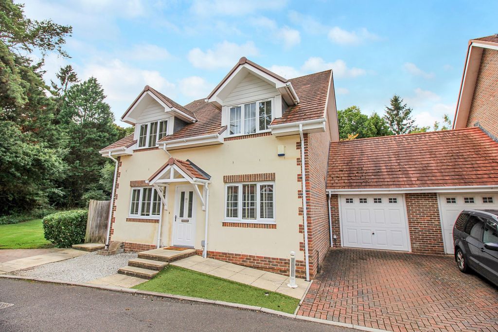 Property photo 1 of 28