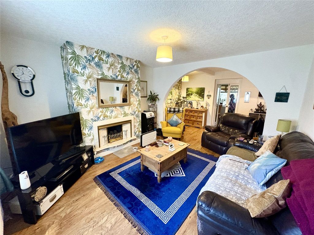 Property photo 2 of 17 Picture No. 16