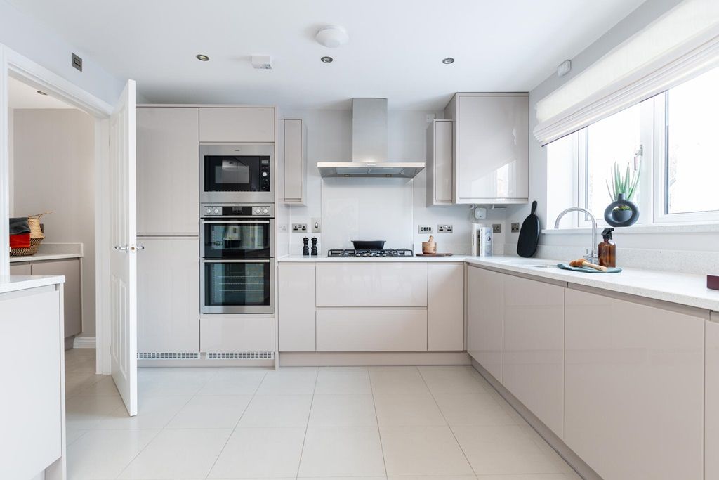 Property photo 3 of 11 Plenty Of Cooking Space And Views Of The Garden