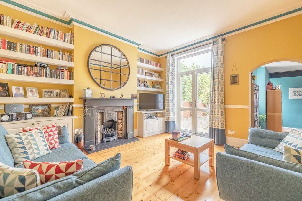 Property photo 2 of 17