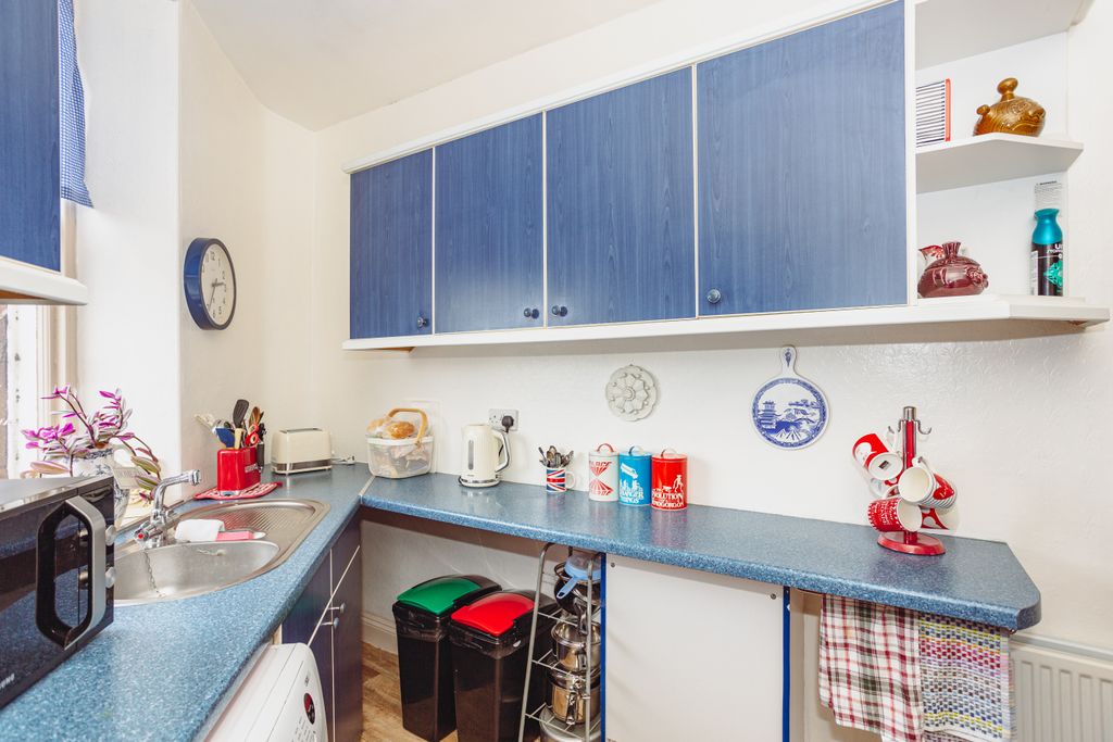 Property photo 3 of 17 Kitchen/Breakfast Room