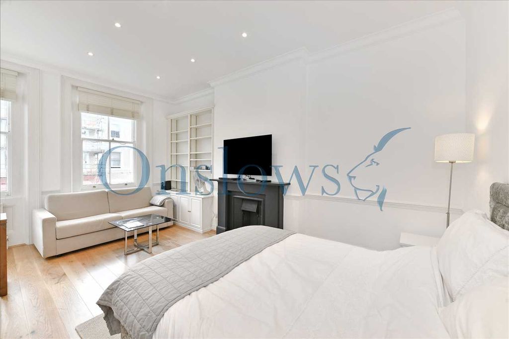 Property photo 2 of 12 Studio Room