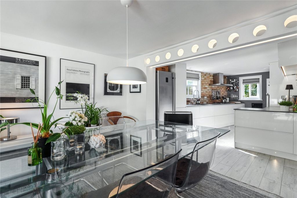 Property photo 3 of 18 Dining Room