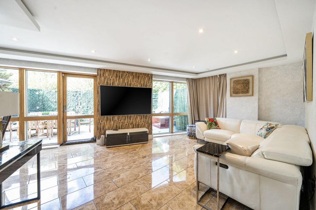 Property photo 2 of 13 1523000 (17)