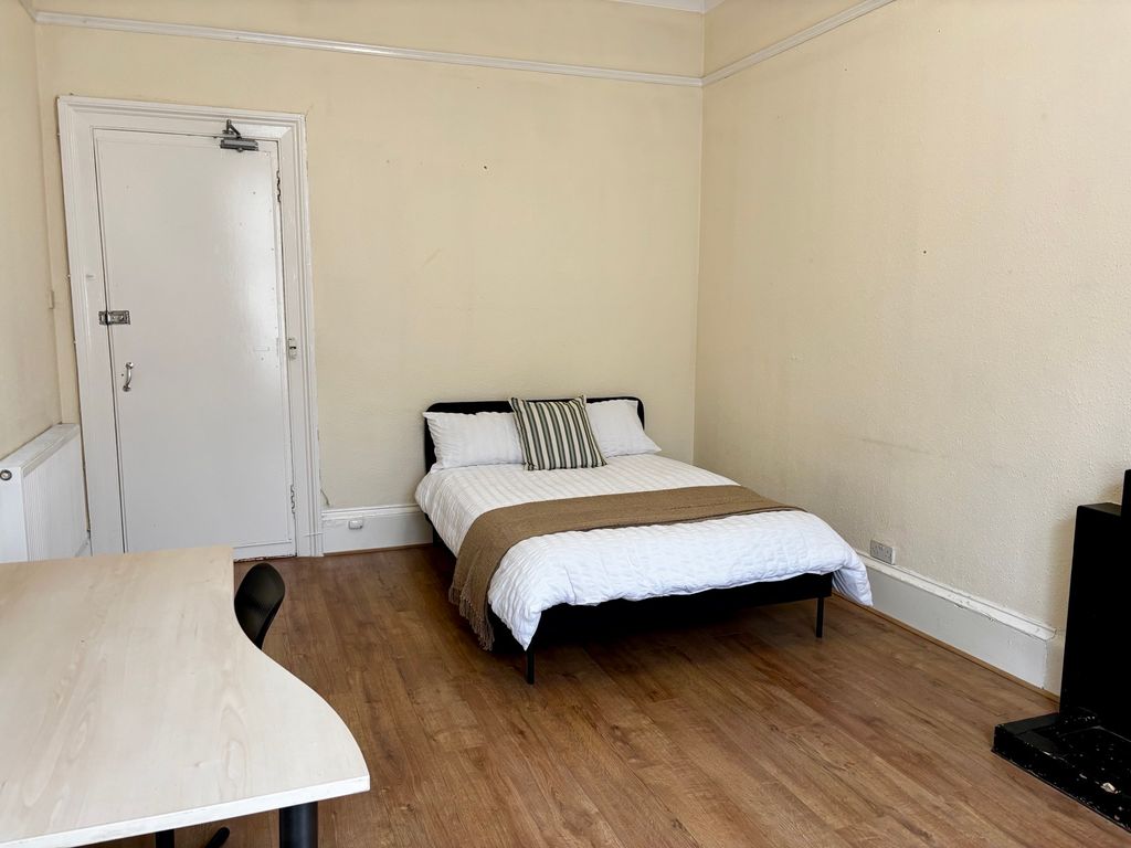 Property photo 2 of 39