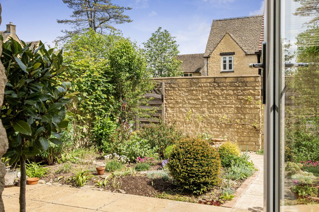 Property photo 3 of 20 Garden
