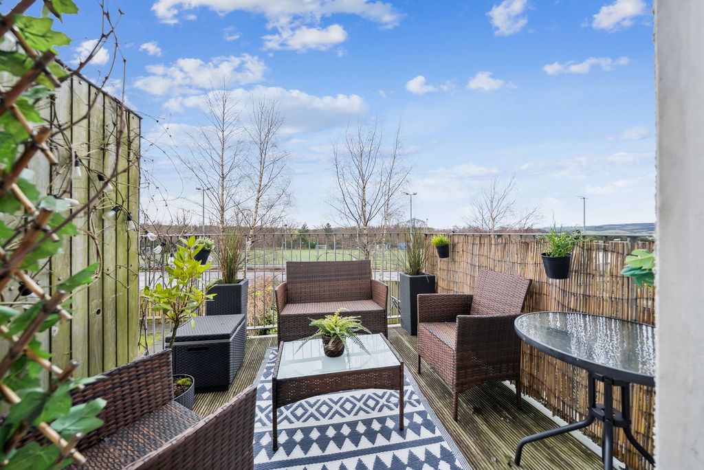 Property photo 3 of 32