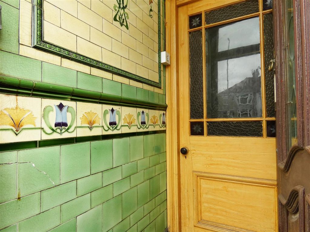 Property photo 2 of 14 Entrance Lobby