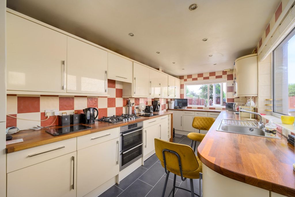Property photo 3 of 24 Kitchen