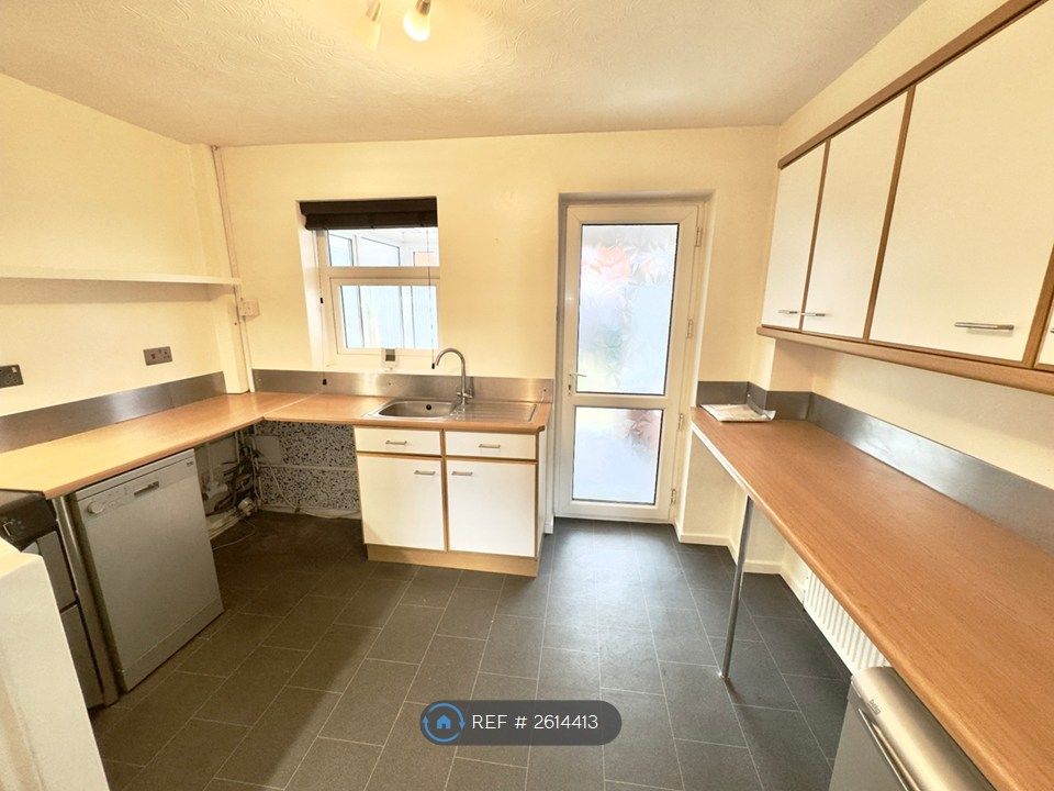 Property photo 2 of 27 Kitchen